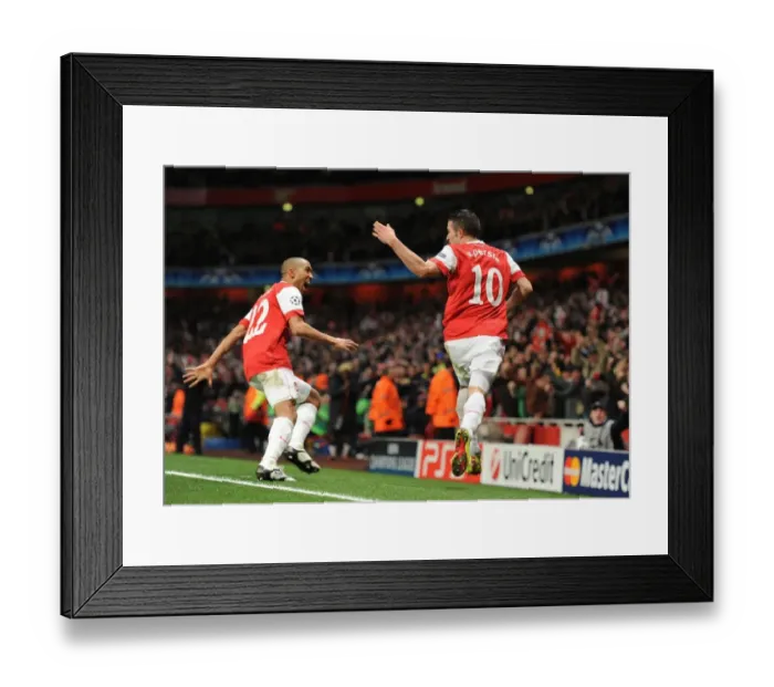 Framed Print : Robin van Persie's Thriller: Arsenal's Historic 2-1 Victory Over Barcelona (16 / 2 / 2011)