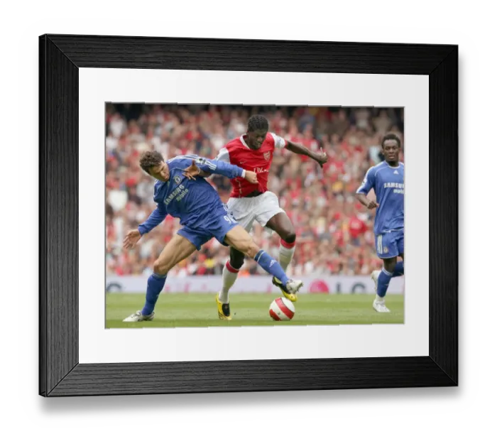 Framed Print : Emmanuel Adebayor (Arsenal) Khalid Boulahrouz (Chelsea)