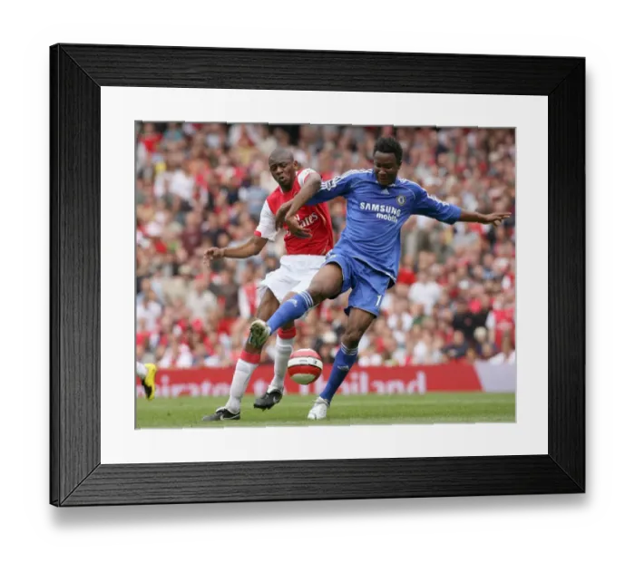 Framed Print : Abou Diaby (Arsenal) Jon Obi Mikel (Chelsea) Framed Print : Abou Diaby (Arsenal) Jon Obi Mikel (Chelsea)