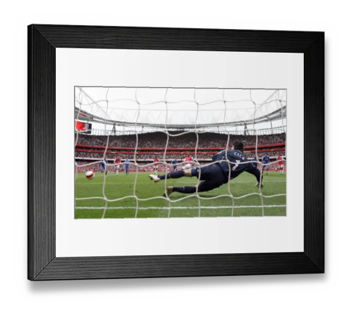 Framed Print : Gilberto scores Arsenals gol from the penalty spot past Petr Czech (Chelsea) Framed Print : Gilberto scores Arsenals gol from the penalty spot past Petr Czech (Chelsea)