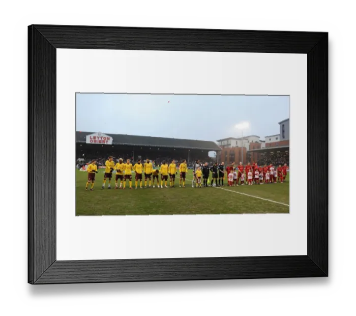 Framed Print : The Arsenal and Leyton Orient teams line up before the match. Leyton Orient 1: 1 Arsenal Framed Print : The Arsenal and Leyton Orient teams line up before the match. Leyton Orient 1: 1 Arsenal