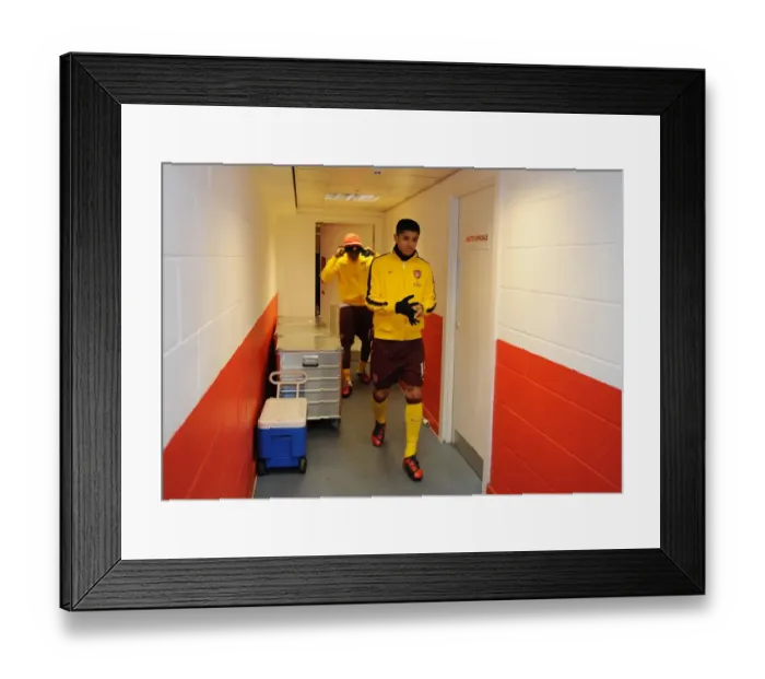Framed Print : Denilson's FA Cup Showdown: Leyton Orient vs. Arsenal (1:1)
