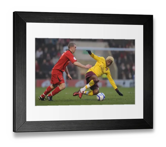Framed Print : Alex Song (Arsenal) Stephen Dawson (Orient). Leyton Orient 1: 1 Arsenal