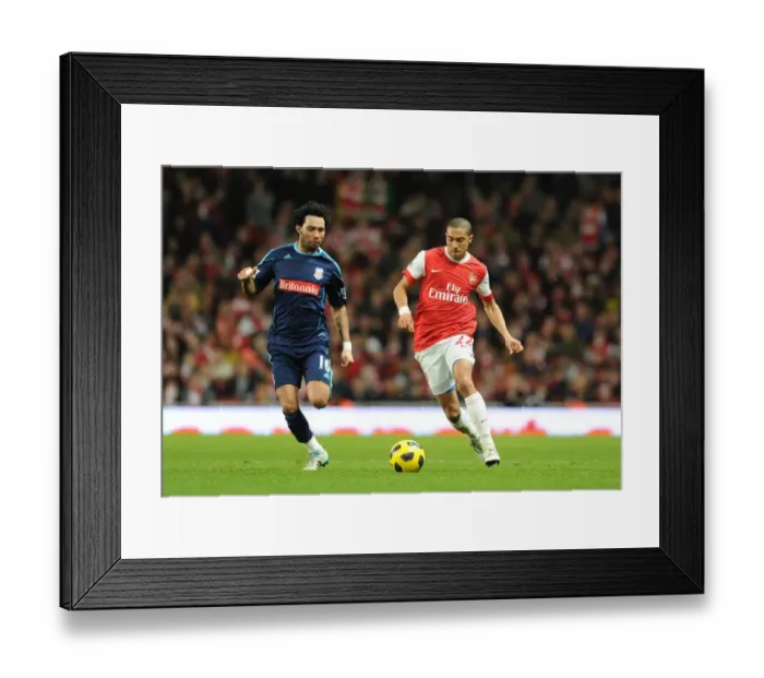 Framed Print : Gael Clichy (Arsenal) Jermaine Pennant (Stoke). Arsenal 1: 0 Stoke City Framed Print : Gael Clichy (Arsenal) Jermaine Pennant (Stoke). Arsenal 1: 0 Stoke City