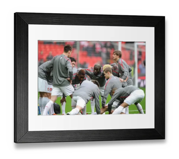 Framed Print : The Arsenal team before the match. Arsenal 1: 2 Birmingham City, Carling Cup Final