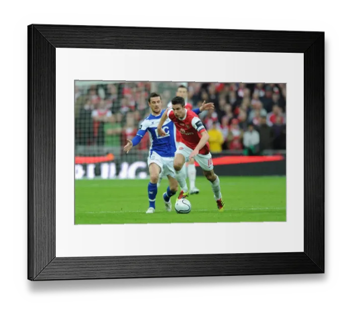 Framed Print : Robin van Persie (Arsenal) Barry Ferguson (Birmingham). Arsenal 1: 2 Birmingham City