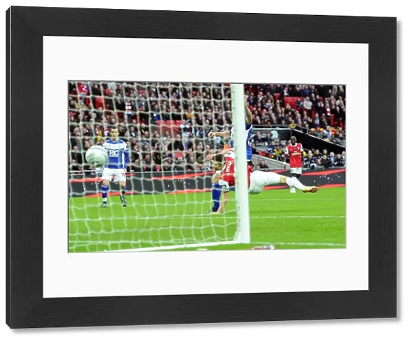 Robin van Perise scores Arsenals goal. Arsenal 1: 2 Birmingham City