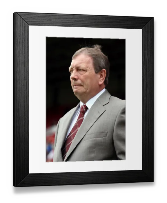 Framed Print : Arsenal Ladies Vic Akers Celebrates FA Cup Victory over Charlton Athletic (7 / 5 / 07)