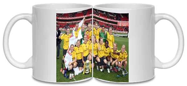 Arsenal Ladies with the FA Cup Trophy
