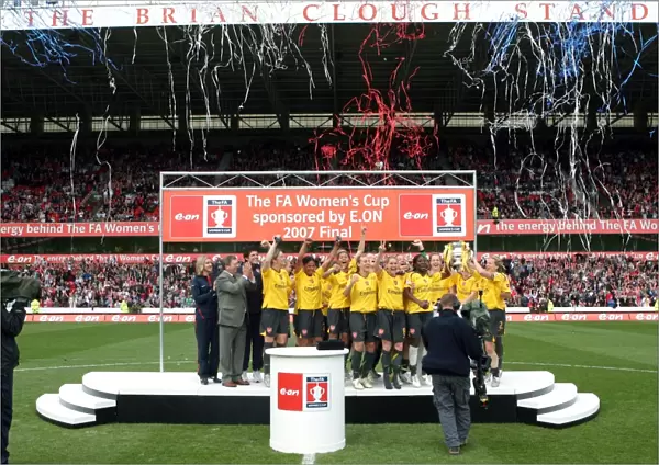 Arsenal ladies celebrate winning the FA Cup