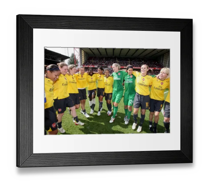 Framed Print : Arsenal Ladies celebrate at the end of the match Framed Print : Arsenal Ladies celebrate at the end of the match
