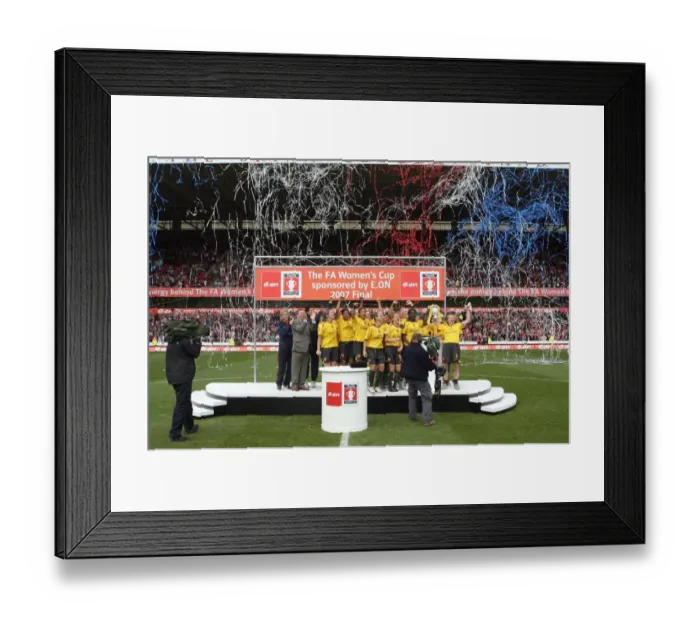 Framed Print : Arsenal Ladies lift the FA Cup Trophy