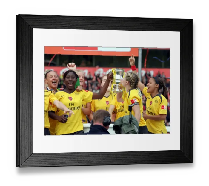 Framed Print : Anita Asante and Jayne Ludlow (Arsenal) lift the FA Cup Trophy Framed Print : Anita Asante and Jayne Ludlow (Arsenal) lift the FA Cup Trophy