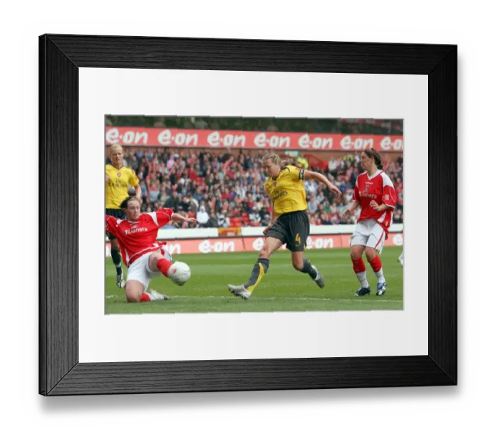 Framed Print : Jayne Ludlow scores her 1st goal Arsenals 2nd