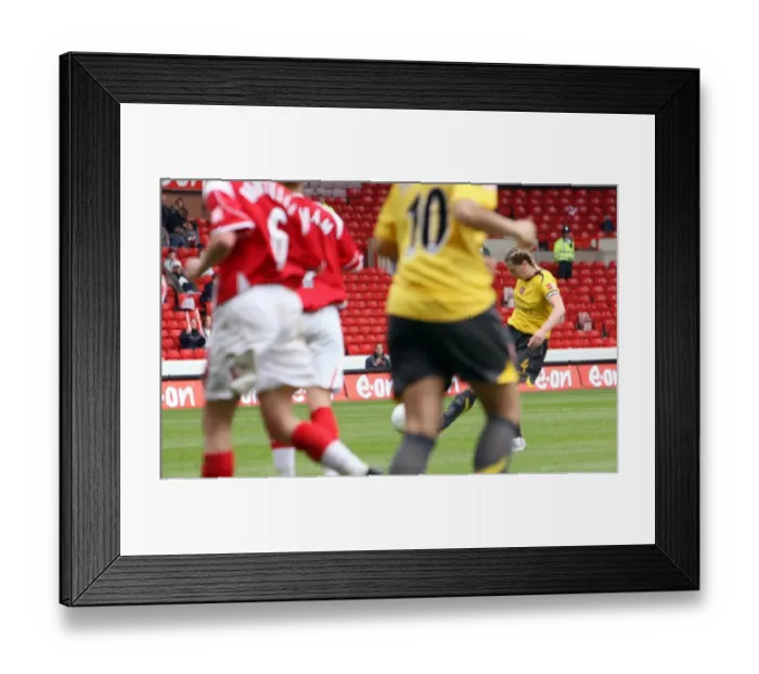 Framed Print : Jayne Ludlow scores Arsenals 3rd goal her 2nd