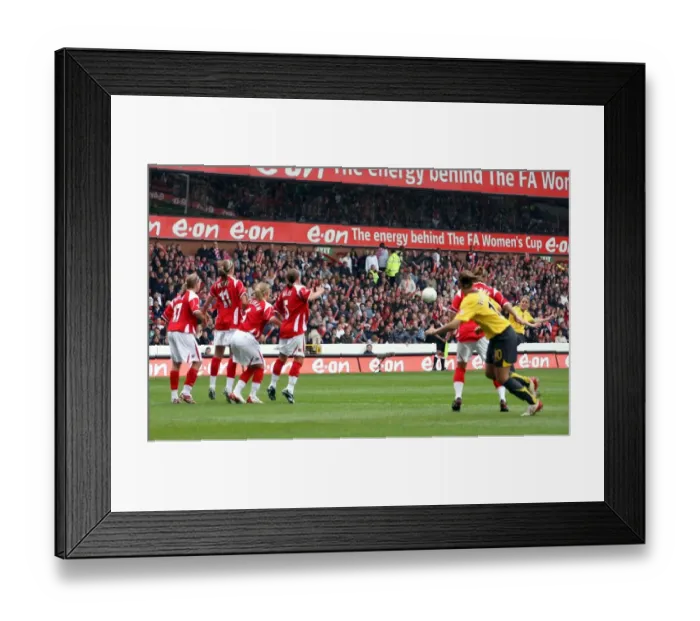 Framed Print : Kelly Smith scores Arsenals and her 1st goal from a free kick Framed Print : Kelly Smith scores Arsenals and her 1st goal from a free kick
