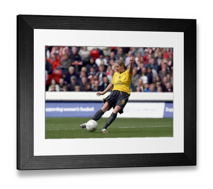 Framed Print : Kelly Smith scores her 2nd goal Arsenals 4th