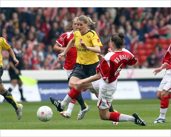 Arsenal's Kelly Smith Celebrates Victory Over Charlton's Maria Bertelli in FA Cup Final