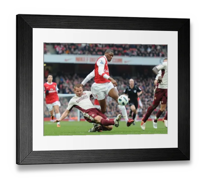 Framed Print : Abou Diaby (Arsenal) Phil Bardsley (Sunderland). Arsenal 0: 0 Sunderland Framed Print : Abou Diaby (Arsenal) Phil Bardsley (Sunderland). Arsenal 0: 0 Sunderland