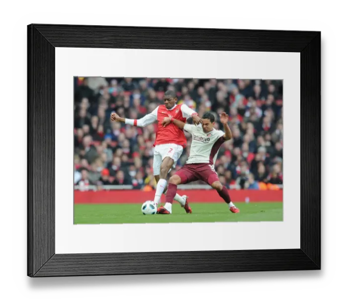 Framed Print : Abou Diaby vs. Kieran Richardson: Stalemate at Emirates Stadium, Arsenal vs. Sunderland, Barclays Premier League