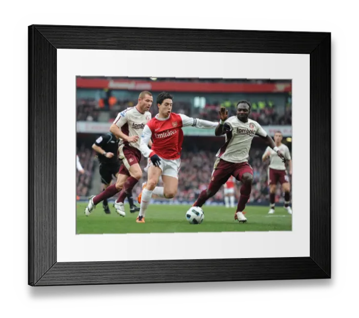 Framed Print : Arsenal vs Sunderland: Nasri, Mensah, and Bardsley Face Off in Scoreless Premier League Clash at Emirates Stadium