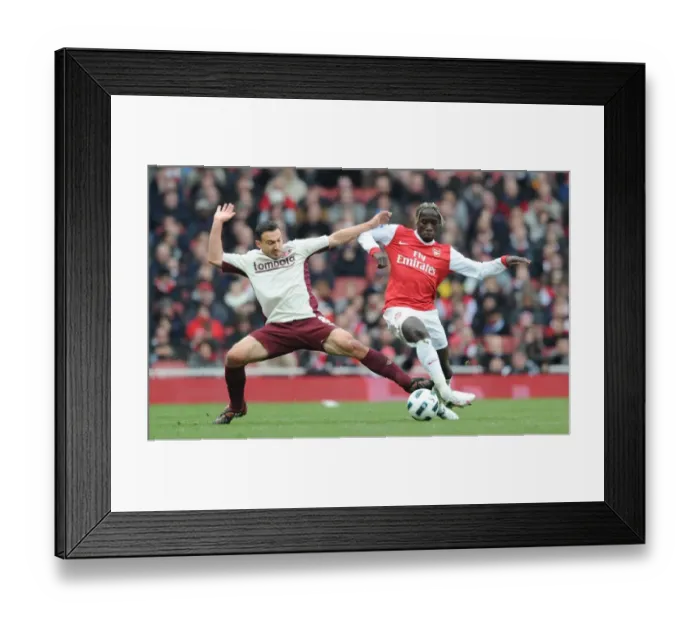 Framed Print : Bacary Sagna (Arsenal) Steed Malbranque (Sunderland). Arsenal 0: 0 Sunderland