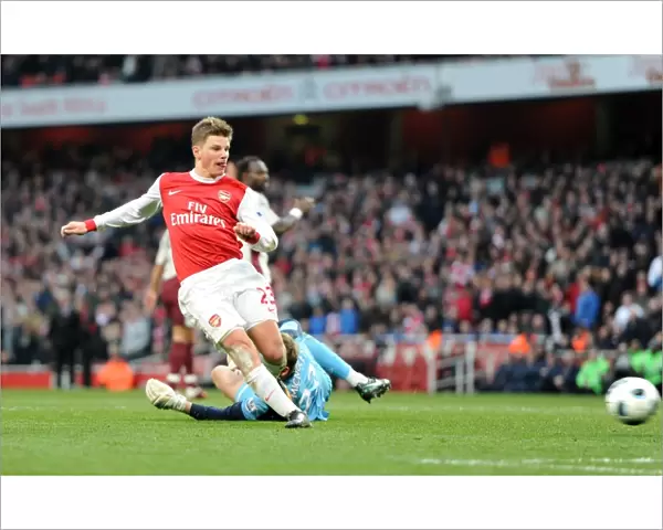 Andrey Arshavin (Arsenal) scores a goal that is ruled out for offside. Arsenal 0