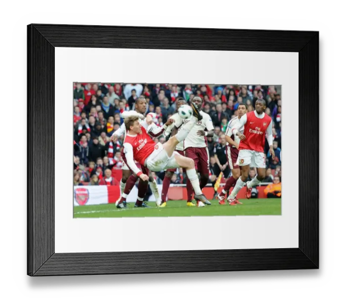 Framed Print : Nicklas Bendtner (Arsenal) Titus Bramble (Sunderland). Arsenal 0: 0 Sunderland Framed Print : Nicklas Bendtner (Arsenal) Titus Bramble (Sunderland). Arsenal 0: 0 Sunderland