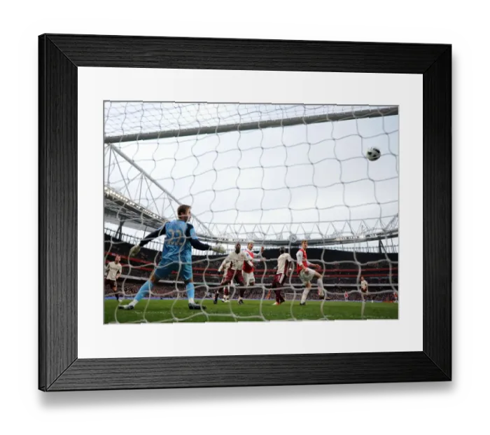 Framed Print : Chamakh's Agonizingly Close Header: Arsenal vs Sunderland, 0-0