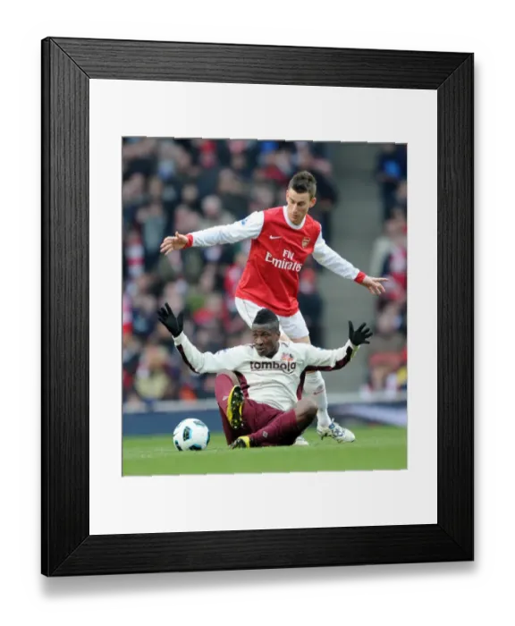 Framed Print : Laurent Koscielny (Arsenal) Asamoah Gyan (Sunderland). Arsenal 0: 0 Sunderland