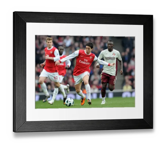 Framed Print : Nasri vs Muntari: A Battle of Midfielders at Emirates Ends in a Draw - Arsenal 0-0 Sunderland