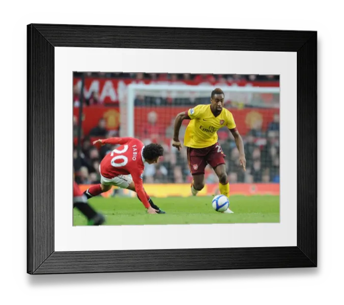 Framed Print : Manchester United vs Arsenal FA Cup: Fabio da Silva Overpowers Johan Djourou, 2-0 Framed Print : Manchester United vs Arsenal FA Cup: Fabio da Silva Overpowers Johan Djourou, 2-0