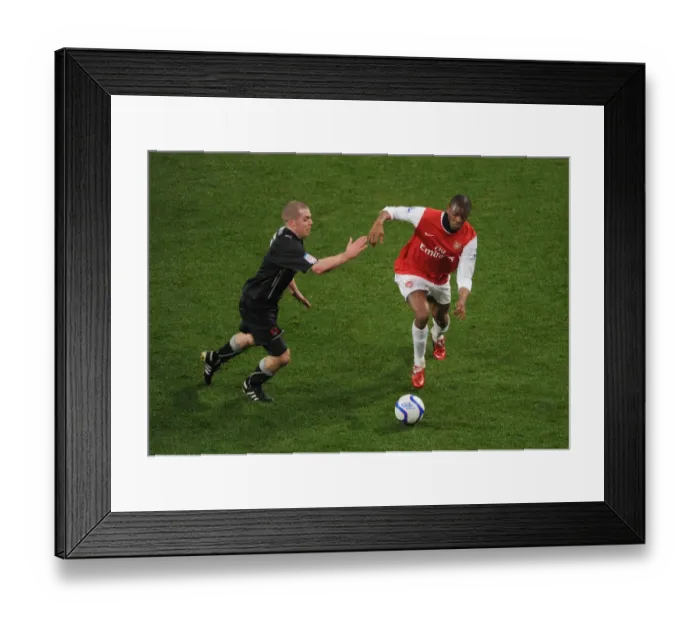 Framed Print : Abou Diaby (Arsenal) Stephen Dawson (Orient). Arsenal 5: 0 Leyton Orient Framed Print : Abou Diaby (Arsenal) Stephen Dawson (Orient). Arsenal 5: 0 Leyton Orient