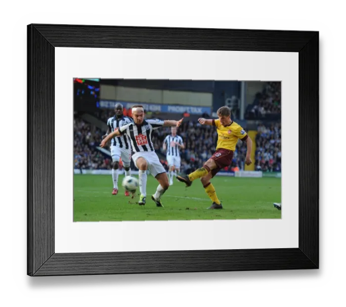 Framed Print : Andrey Arshavin shoots past James Morrison to score the 1st Arsenal goal