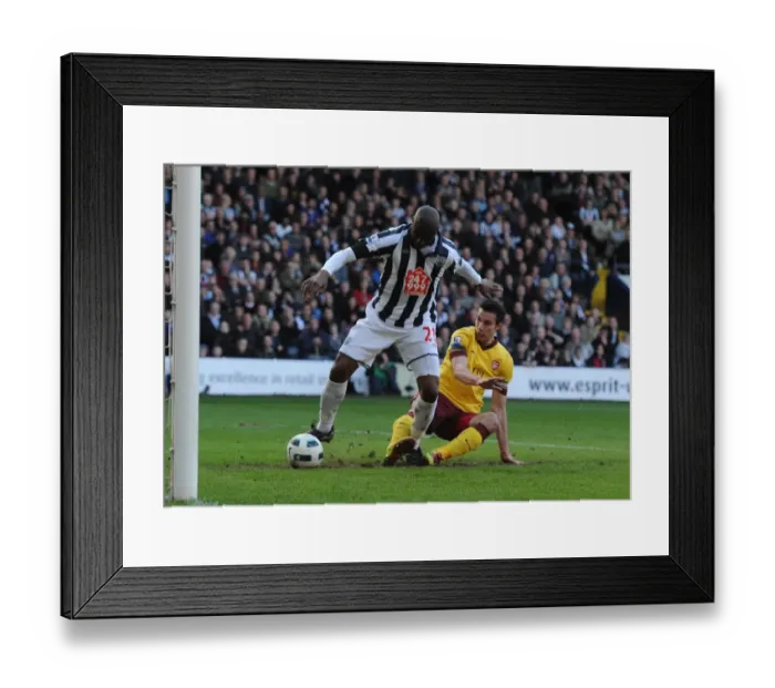 Framed Print : Robin van Persie taps the ball past WBA goalkeeper Scott Carson to score the 2nd Arsenal goal Framed Print : Robin van Persie taps the ball past WBA goalkeeper Scott Carson to score the 2nd Arsenal goal