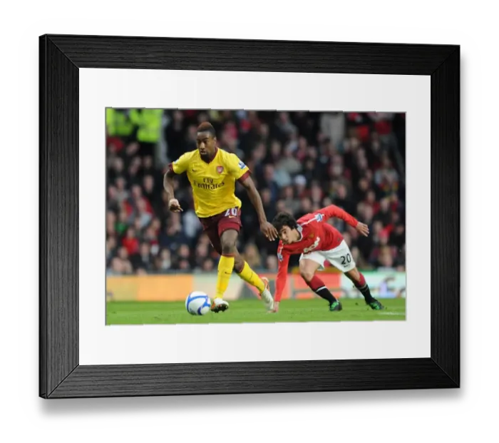 Framed Print : Johan Djourou (Arsenal) Fabio da Silva (Man Utd). Manchester United 2: 0 Arsenal Framed Print : Johan Djourou (Arsenal) Fabio da Silva (Man Utd). Manchester United 2: 0 Arsenal
