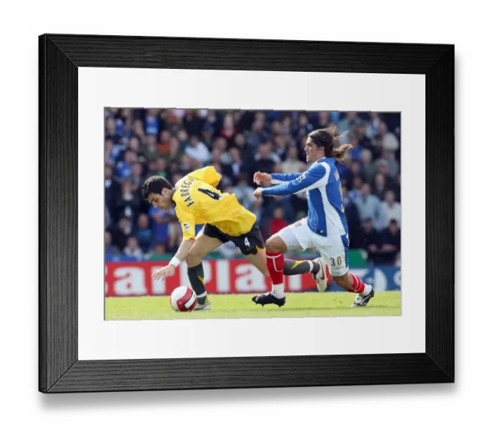 Framed Print : Cesc Fabregas (Arsenal) Pedro Mendes (Portsmouth) Framed Print : Cesc Fabregas (Arsenal) Pedro Mendes (Portsmouth)