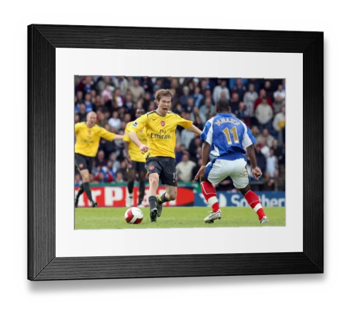 Framed Print : Alex Hleb (Arsenal) Noe Pamarot (Portsmouth)