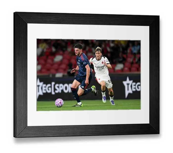 Framed Print : Arsenal FC v AC Milan: Pre-Season Friendly