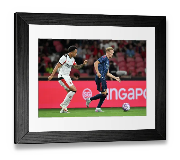 Framed Print : Arsenal FC v AC Milan: Pre-Season Friendly