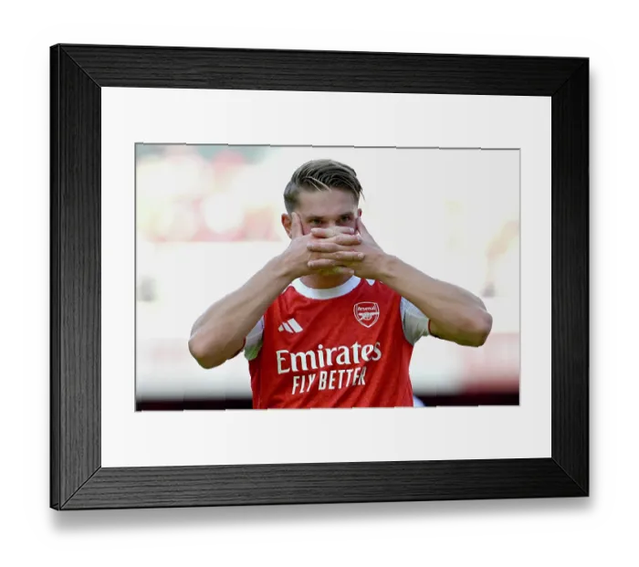 Framed Print : Arsenal v Athletic Club: Emirates Cup