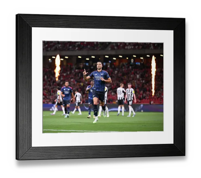 Framed Print : Arsenal v Newcastle: Pre-Season Friendly Framed Print : Arsenal v Newcastle: Pre-Season Friendly