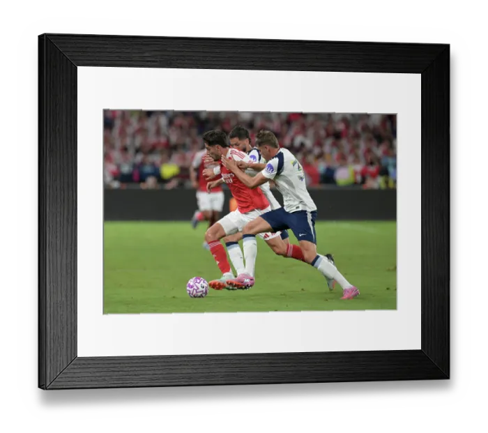 Framed Print : Arsenal v Tottenham Hotspur: Pre-Season Friendly Framed Print : Arsenal v Tottenham Hotspur: Pre-Season Friendly