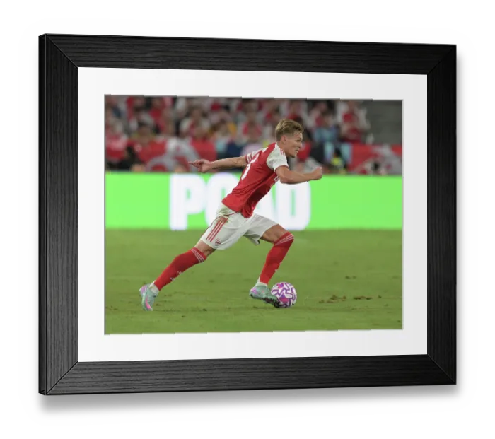 Framed Print : Arsenal v Tottenham Hotspur: Pre-Season Friendly Framed Print : Arsenal v Tottenham Hotspur: Pre-Season Friendly