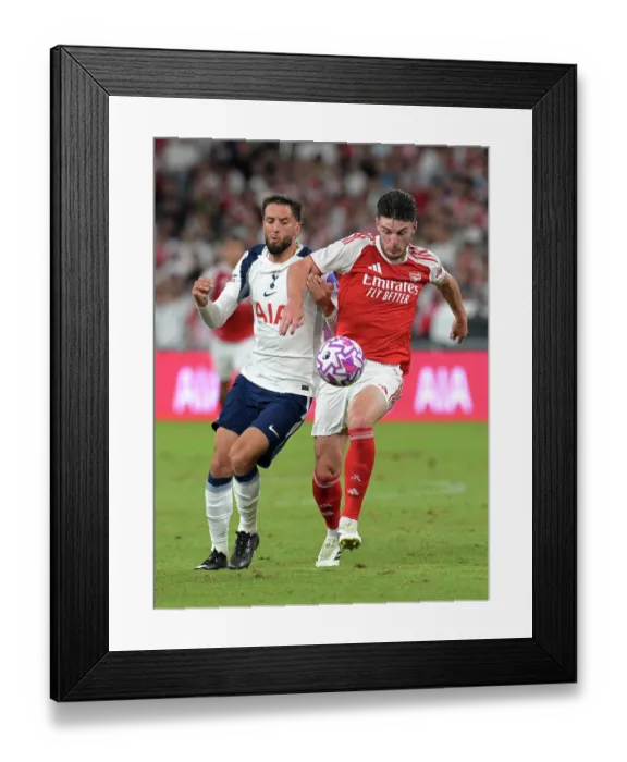 Framed Print : Arsenal v Tottenham Hotspur: Pre-Season Friendly Framed Print : Arsenal v Tottenham Hotspur: Pre-Season Friendly