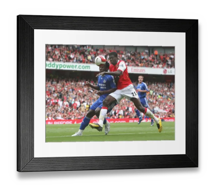 Framed Print : Emmanuel Adebayor (Arsenal) Michael Essien (Chelsea)