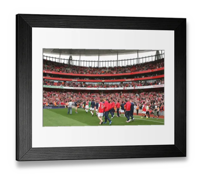 Framed Print : The Arsenal squad wave to the fans after the match Framed Print : The Arsenal squad wave to the fans after the match