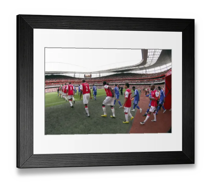 Framed Print : Arsenal team walk out of the tunnel before the match