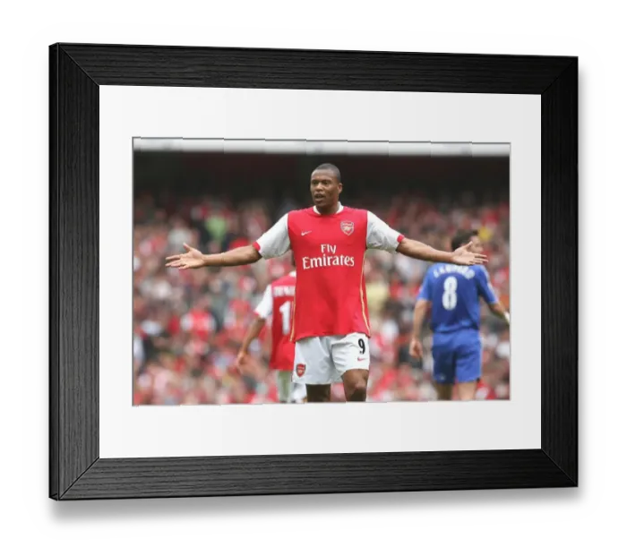 Framed Print : Arsenal vs. Chelsea Showdown: Julio Baptista's Thrilling Performance in the 1:1 FA Premiership Stalemate at Emirates Stadium, 6 / 5 / 07