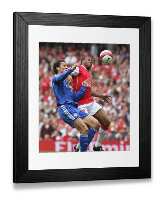 Framed Print : Julio Baptista (Arsenal) Khalid Boulahrouz (Chelsea)